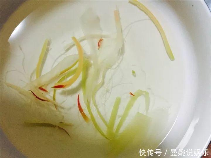 这花真稀罕,刚开花就被掐光了,花钱未必买得到!