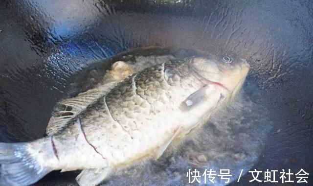 煎鱼时,不要放油后就着急下锅多加“这一步”,不破皮,不粘锅
