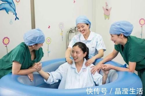 第一时间|90后体验水中分娩丝毫不紧张,分娩时能说笑,产后第一时间抱娃
