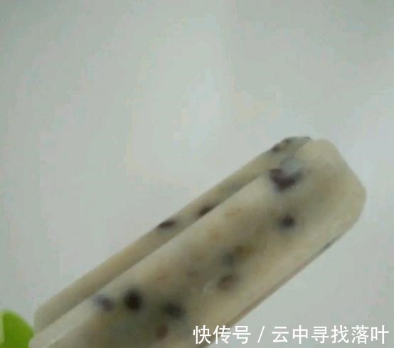 香蕉泥|夏天自己做冷饮,没有添加剂的红豆牛奶冰糕,在家也能做!