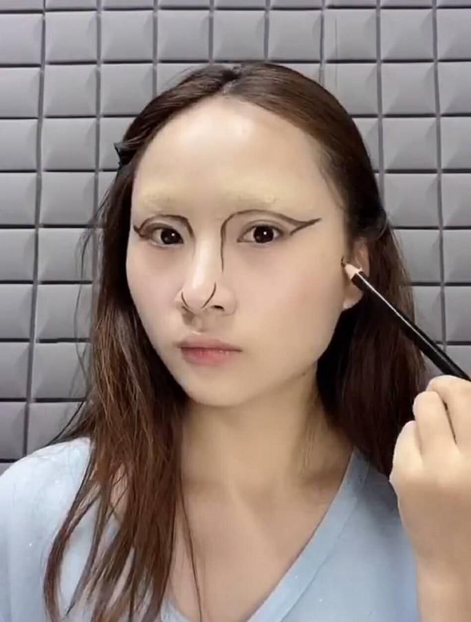 幅画|长发女生仿妆蒙娜丽莎,开始别太想当然,看到最后真像是幅画