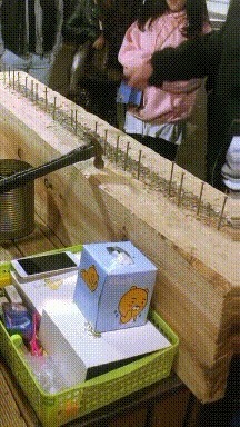 |搞笑GIF:这么漂亮的小姐姐,不知道将来会是谁的白菜