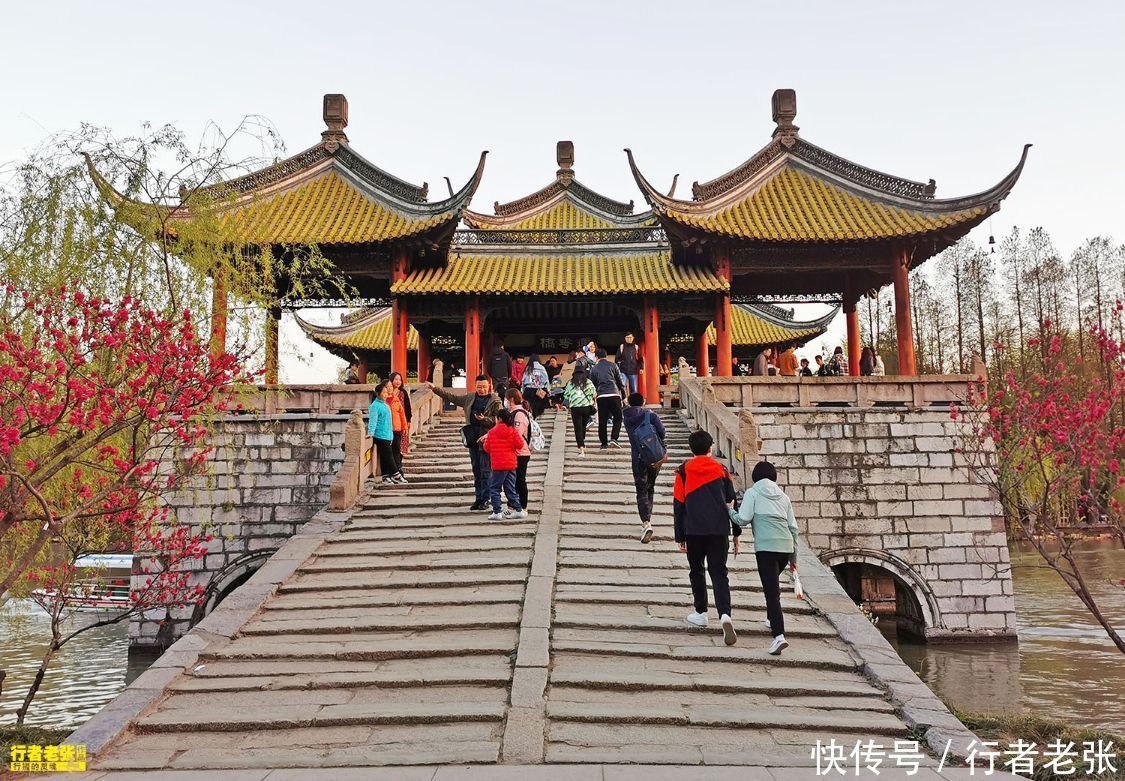 乾隆皇帝 为乾隆皇帝下江南而建的一座古桥,现在是扬州和瘦西湖的地标