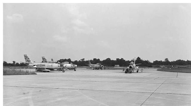 沃尔夫|3个蹩脚克格勃特工，戏剧般地偷取先进美式响尾蛇导弹