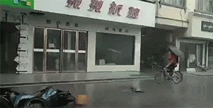 |搞笑GIF：看到妹子这个场景，真是感觉活得还不如一面墙啊