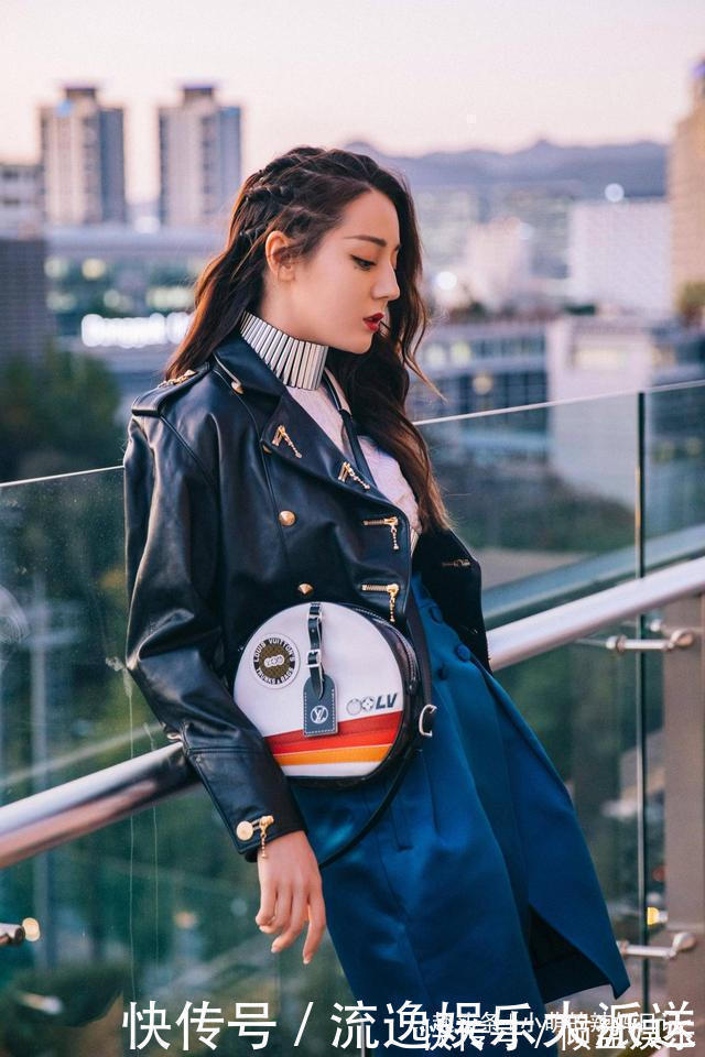 丸子头|女人别再披头散发了,很显老!今年流行这5种发型,减龄显脸小