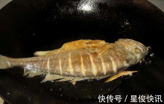 入味|煎任何鱼,不要直接下锅,牢记这2步,鱼不粘锅不破皮,香嫩入味
