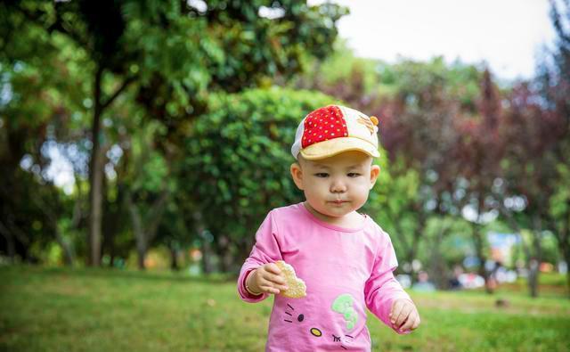 孩子|宝宝一岁后,家长喂养牢记“两戒三少二坚持”,孩子成长更健康