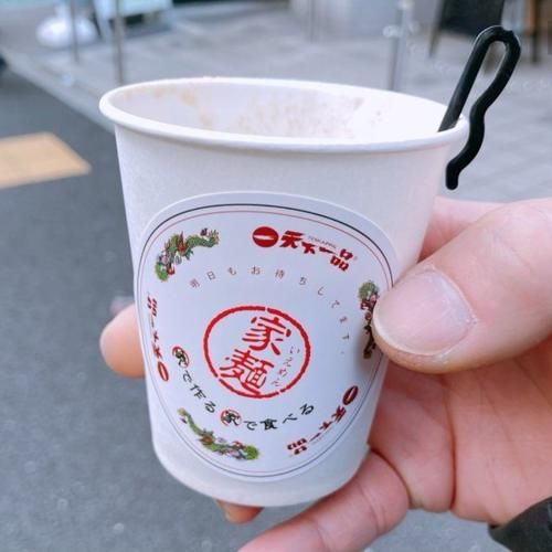  日本拉面店卖面汤，只有汤，没有面，一杯售价10元，顾客这样评价