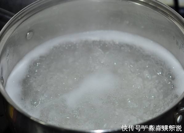 炖肉时,煮出的“浮末”要不要撇掉很多人都错了,难怪没营养