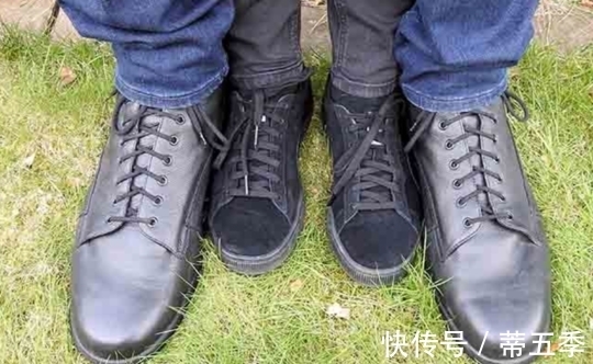 男孩 德国16岁男孩脚穿57码鞋创下吉尼斯世界纪录