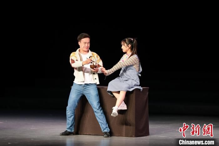 贵州大学|澳门青年原创话剧《苦尽甘来》在贵阳上演