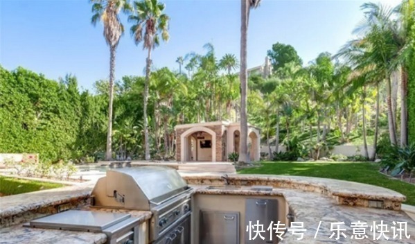 董卿美國6000萬豪宅曝光！800多平大別墅，室外還有露天廚房