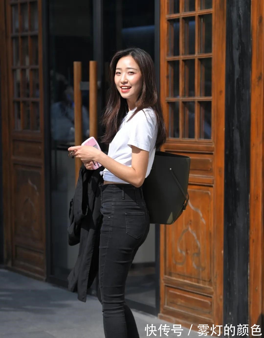 t恤 基础款短袖T恤,搭配修身牛仔裤,简约时尚又显青春活力!