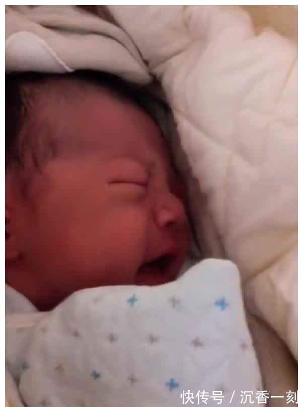 医院|山西一孕妇自驾去医院,结果路上羊水破裂,老公在副驾驶手足无措