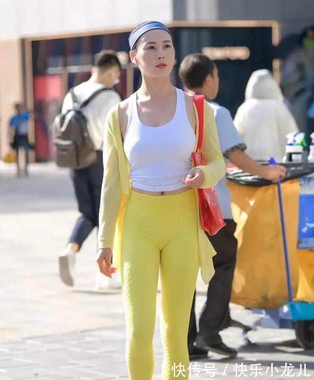 时尚 简单的打底短裤,不失高档,展现时尚新风