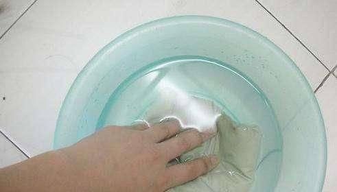 洗衣粉|白醋加洗衣粉洗衣真的好吗？别再无知了，教你白醋洗衣服正确用法