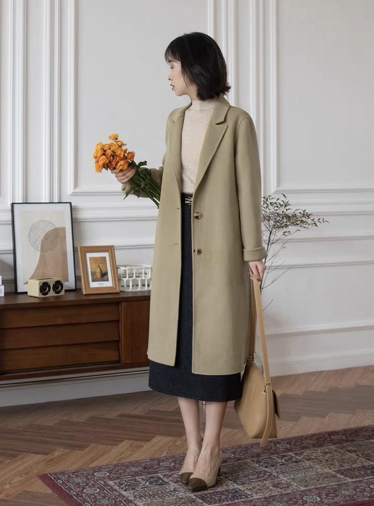 羊毛衫 这才是40+女人该有的打扮,用“大衣+半身裙”,展现出熟龄气质美