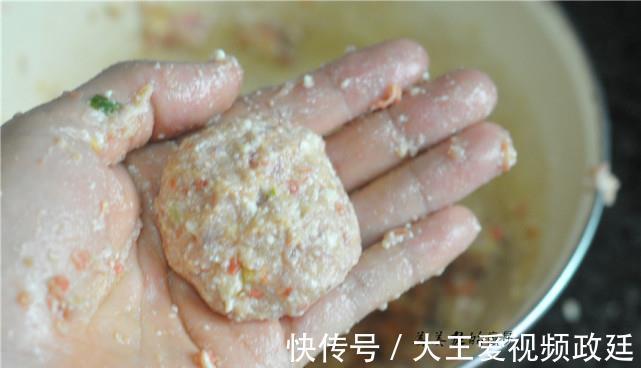 豆腐|三伏天,多给孩子做豆腐饼,薄皮脆嫩,香软好消化,比肉饼更香!