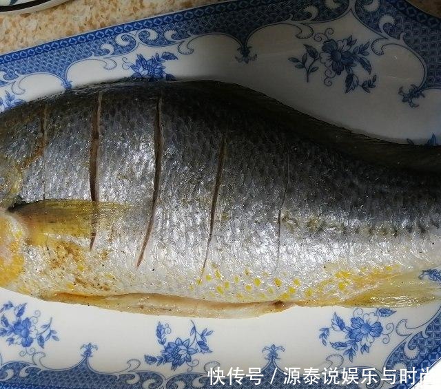 红烧大黄花鱼,鱼肉鲜嫩,汤汁浓郁
