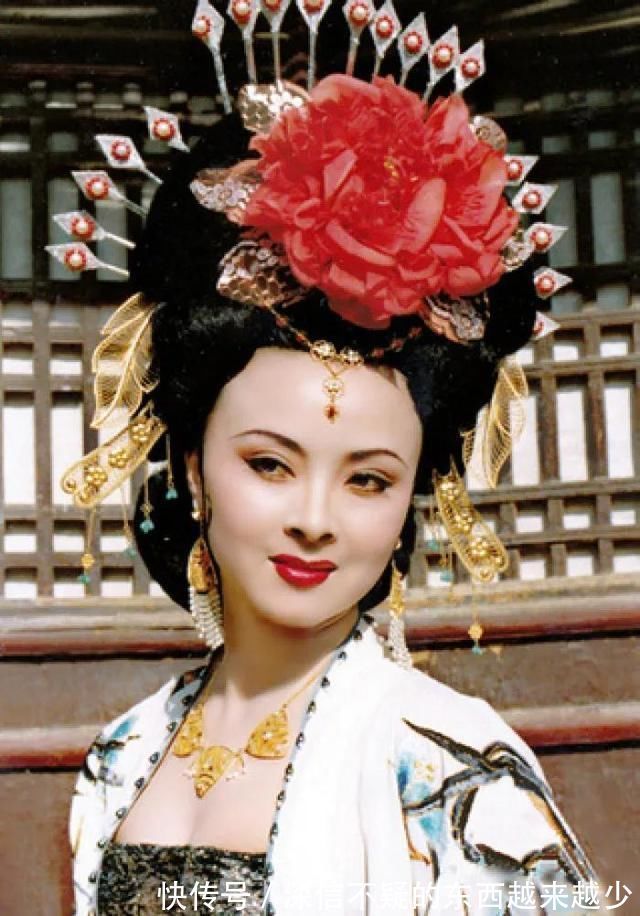 唐玄宗|中国古代四大美女之“羞花”,杨贵妃到底有多美?