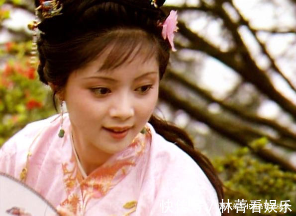 贾政&为了嫁给宝玉,薛宝钗两次私下讨好过一个坏男人,好多人都忽略了