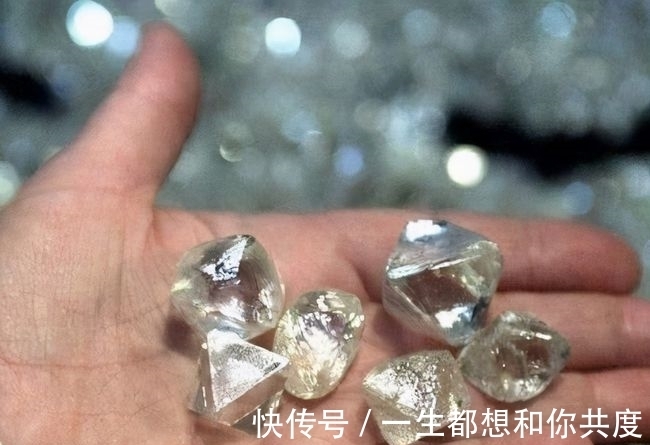 价格 10000亿克拉钻石坑在俄罗斯被发现，钻石价格会暴跌吗？