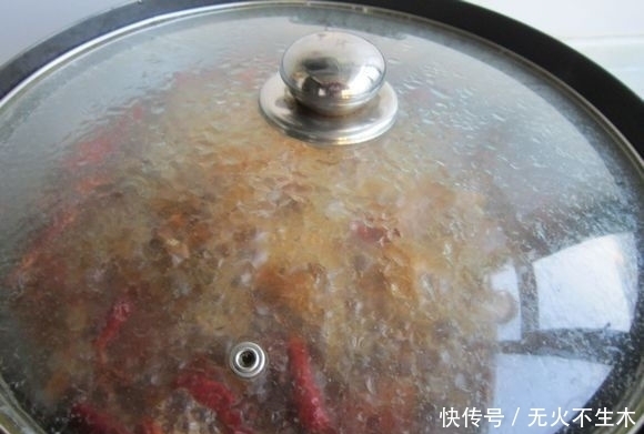 土鸡焖花卷|饭菜一锅出懒人必备,教你制作特色美食土鸡闷花卷,花卷比肉还香