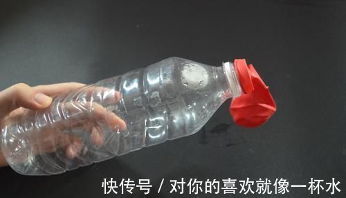 塑料瓶上套个气球, 能为家里省下不少钱, 看完您会感谢我的