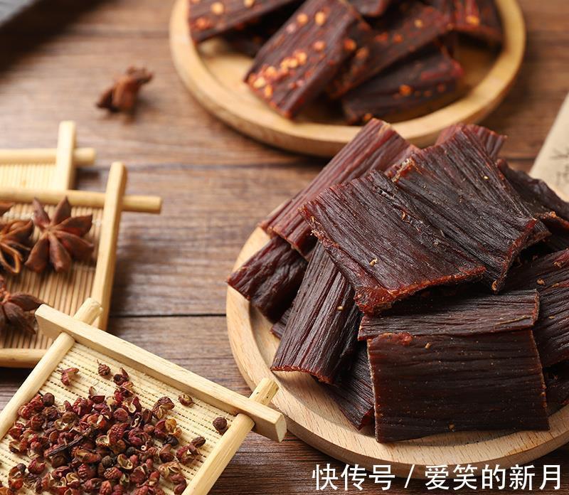 本地人|谁的问题?外国人吃一份牛排就饱,我们吃自助餐10份牛排还不够