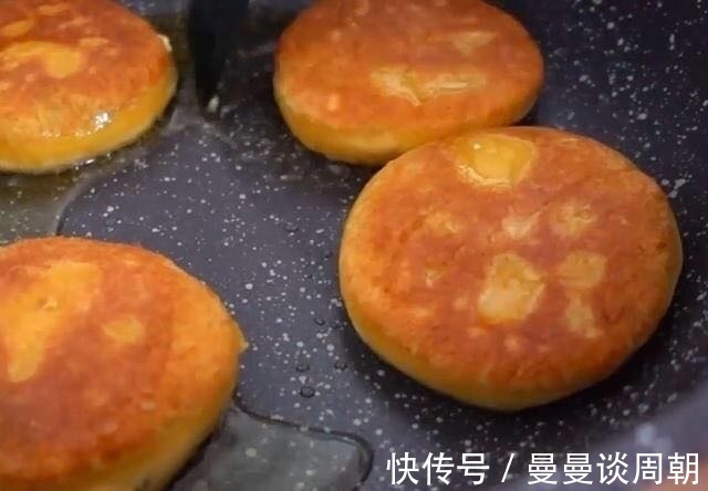 早餐就该吃煎饼，不发面，不揉面，外酥里嫩，口口香甜，上桌吃光