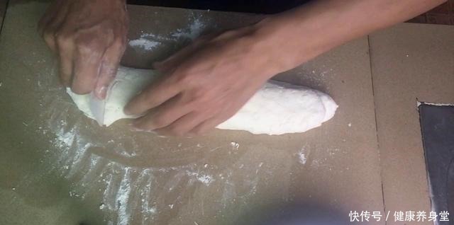 想吃椒盐油酥烧饼的不用买了,完整的做法,外酥里软,非常好吃!