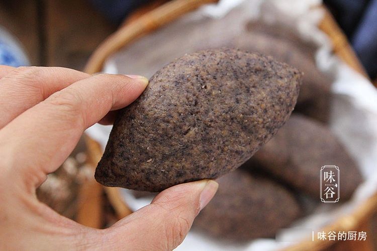 早餐吃粗粮更健康，4种粗粮做成窝窝头，营养翻倍，真省事