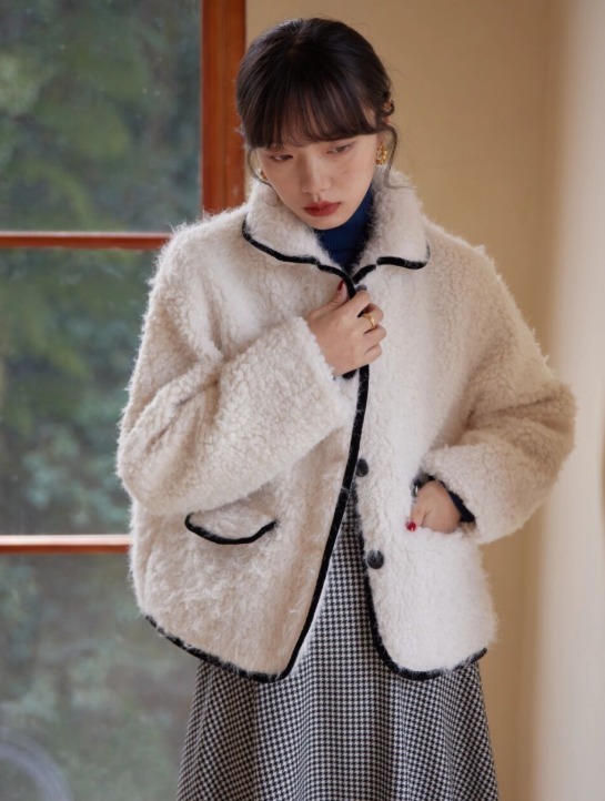 美眉 新年衣服不用买太多,这3件就足够,最后一件太有气质了!