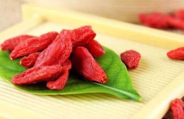 泡酒|还在用枸杞泡水喝？枸杞的这几种吃法，效果可能会翻倍