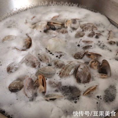 豆瓣酱|#一勺葱伴侣，成就招牌美味#酱爆花蛤