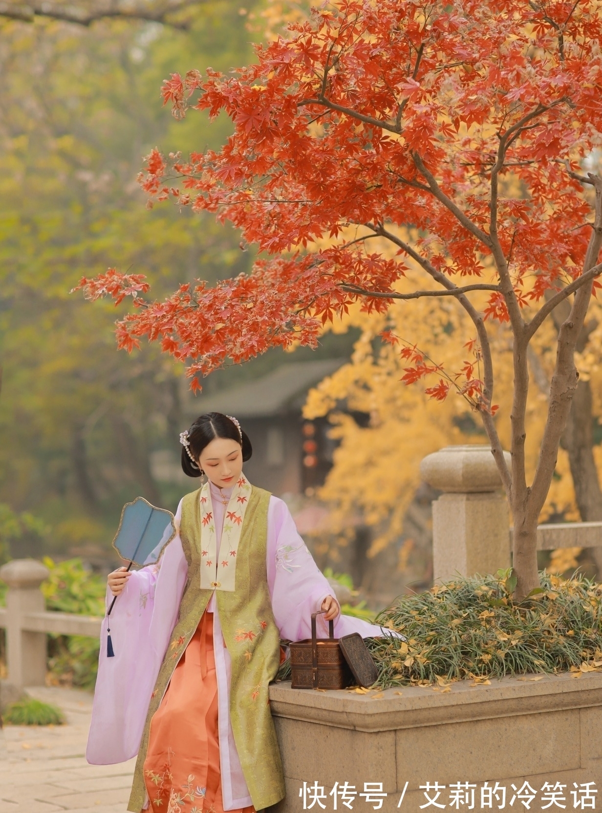 叶凤@七律·咏枫·九首丨满眼繁华尘外景,千年丽艳故园妆