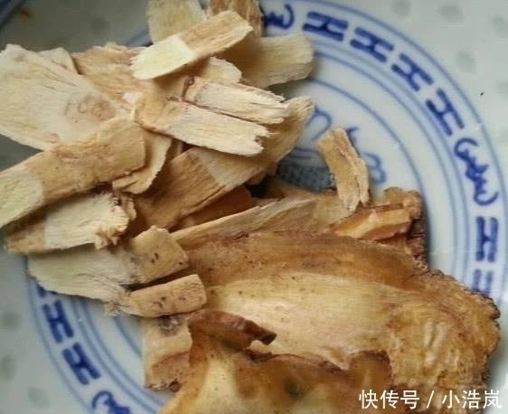 气血|黄芪和“它”天生一对,女人经常吃一点,气血双补,延缓衰老