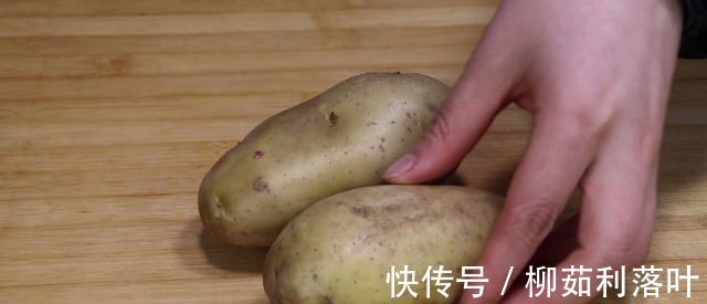 黑芝麻|土豆不要再炒着吃了,试试这样做,天天吃都不腻,越吃越香!