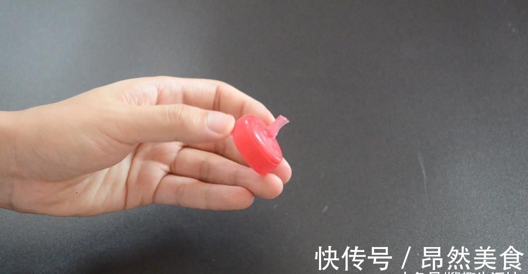 瓶盖上面戳一个洞, 没想到作用这么大, 看完你会感谢我的