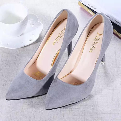 美脚搭美鞋，挑一双最适合校园舞会搭配的最纯透明亮晶高跟鞋