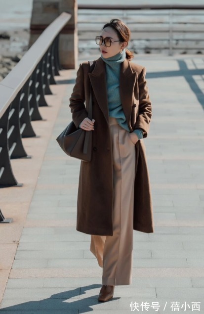 方头靴|穿大衣时别总搭小白鞋,试试配这“4种鞋子”,时髦显高还大气