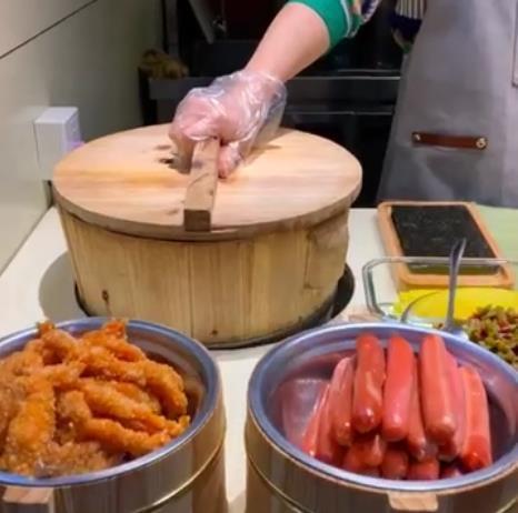 那一刻|打卡网红五颜六色的饭团,看到煮锅的那一刻,网友忍不住说话