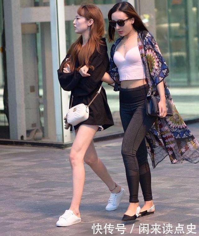 大秀|街拍美眉大秀清新甜美的妹子,打扮时尚大气又靓丽!