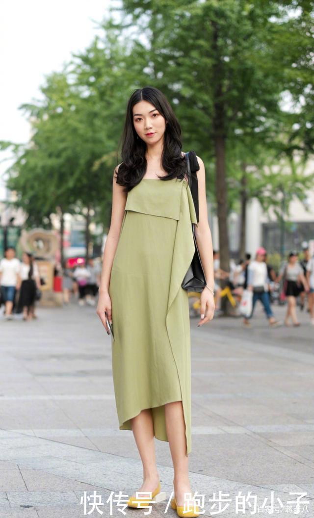 美女街拍寒玉本无心,奈何总深情。入我相思门,知我相思亦有甜