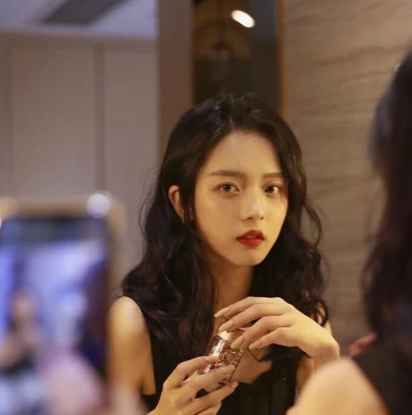 脸上这“3地方”凸起的女生,是标准的樱花脸,颜值普遍都很高