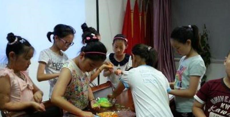 家长|“班费怎么收这么多”,孩子交了天价班费,却拿去给老师买项链了