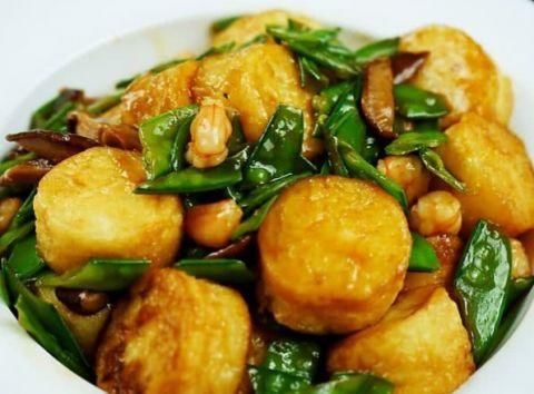 美食优选：清蒸鲜虾，红烧荷兰豆日本豆腐，蒜蓉粉丝蒸大虾，苹果鸡蛋