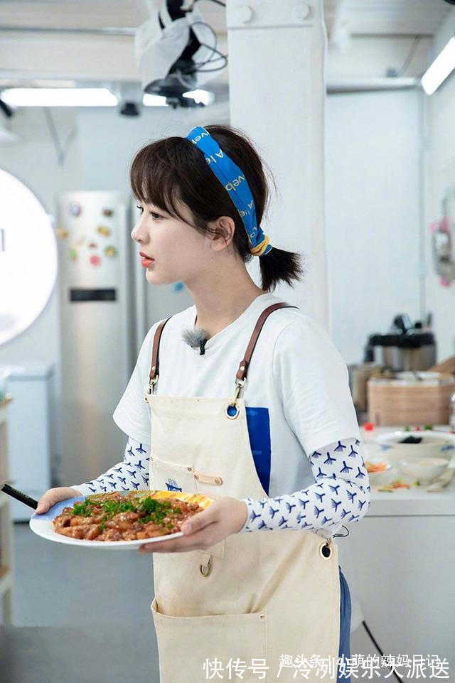 丸子头 女人别再披头散发了,很显老!今年流行这5种发型,减龄显脸小