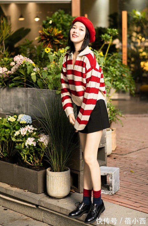 搭配 秋天别总穿大地色,经典“红+黑”更显白显气质,黄黑皮有救了
